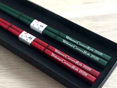 今年の大会記念品は「オリジナル若狭塗箸（夫婦箸）」